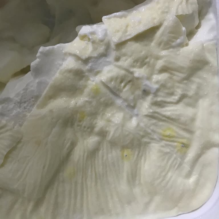 Son Kullanma Tarihi Geçmemiş Tava Yoğurdunda Küflenme Ve Sağlık Endişesi