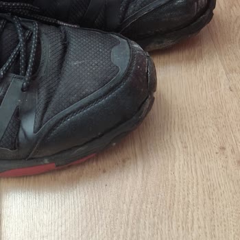 Garanti Kapsamındaki Su Geçirmez Ayakkabının Erken Aşınması Ve Mağazanın İnceleme Yapmadan Reddi