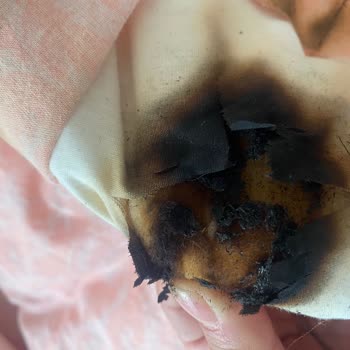 Elektrikli Sıcak Su Torbası Alev Alarak Evde Yangın Ve Sağlık Tehlikesi Oluşturdu