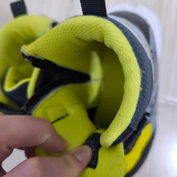 Erkek Çocuk Spor Ayakkabısının İç Tiftiklenmesi Ve Değişim Talebi