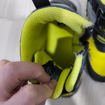 Erkek Çocuk Spor Ayakkabısının İç Tiftiklenmesi Ve Değişim Talebi