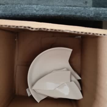 Kırık Ürün Ve Kibirli Mağaza Müdürünün Tutumu