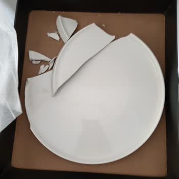 Kırık Ürün Ve Kibirli Mağaza Müdürünün Tutumu