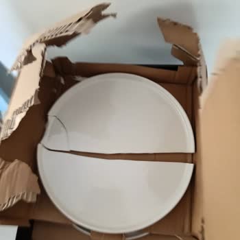 Kırık Ürün Ve Kibirli Mağaza Müdürünün Tutumu