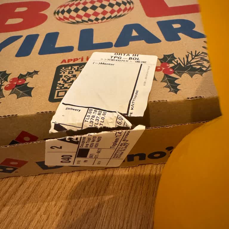 Kurye Yürüyerek Teslim Etmeyi Reddetti, Siparişte Yanlış Ve Eksik Ürünler