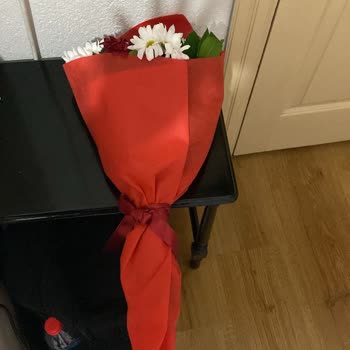 Yanlış Ve Özensiz Çiçek Teslimatı, Müşteri Hizmetlerine Ulaşılamadı