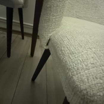 Defolu Sandalyeler Ve Geciken Koltuk Takımı İçin Acil Çözüm Talebi