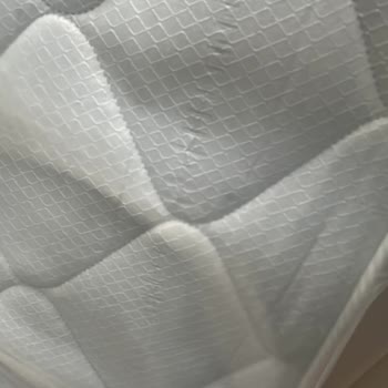 Aria Yaylı Yatakta Yırtık Ve Lekeli Ürün, Ücretsiz Değişim Talebi