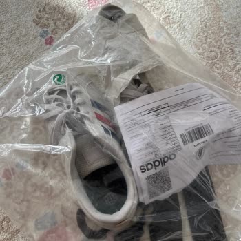 Adidas Garanti Talebim Bağcık Kullanımı Nedeniyle Reddedildi ve Ürün Kutusuz Teslim Edildi