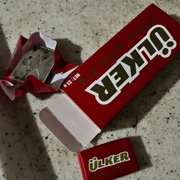 Ülker Sütlü Napoliten Çikolatası Bozulmuş ve Kötü Kokuya Sahip, Güvenim Sarsıldı