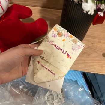 Çiçek Market’ten Gelen Solmuş Çiçek Ve Kirli Hediyeler İçin Ücret İadesi Ve Özür Talebi