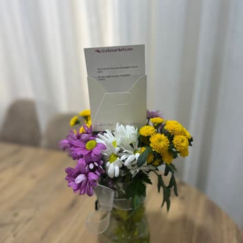 Görseldeki Buketle Uyumsuz, Soluk Ve Kalitesiz Çiçek Teslimatı