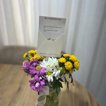 Görseldeki Buketle Uyumsuz, Soluk Ve Kalitesiz Çiçek Teslimatı