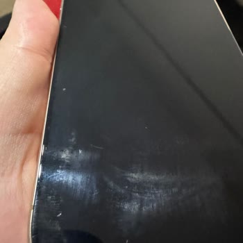 Mükemmel Kategorisindeki Iphone’da Çizik Ve Kirli Gönderim, İade Talebinde Tehditkar Tutum