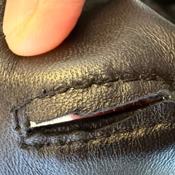 Derimod Kürklü Cekette Düğme Lastiği Eksik Ve Dikişleri Çabuk Atılıyor