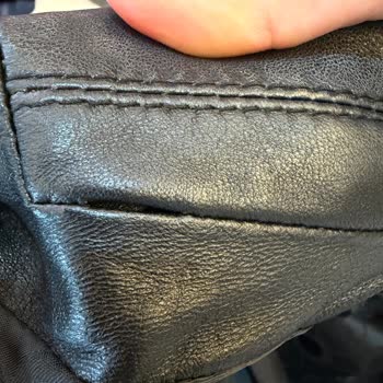 Derimod Kürklü Cekette Düğme Lastiği Eksik Ve Dikişleri Çabuk Atılıyor