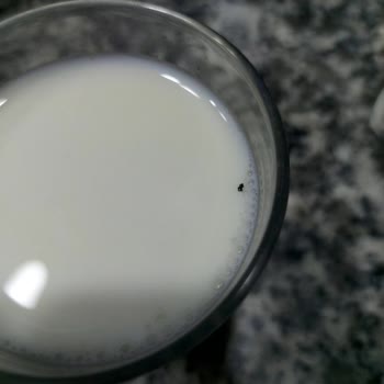 Süt Şişesinde Yabancı Madde Görülmesi Ve Ürün Değişimi Talebi