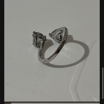 Swarovski Yüzüğümde Çizik Ve Taş Düşmesi Sonrası İade Talebine Cevap Yok