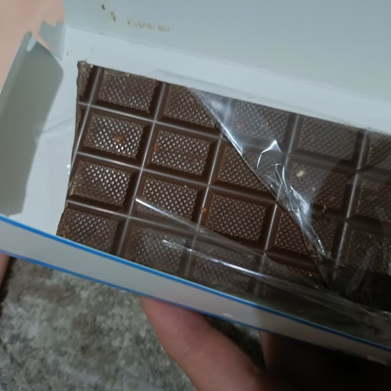 Erzurum Narman Şok Şubesinde Yenmiş Çikolata Ve Hijyen Sorunu