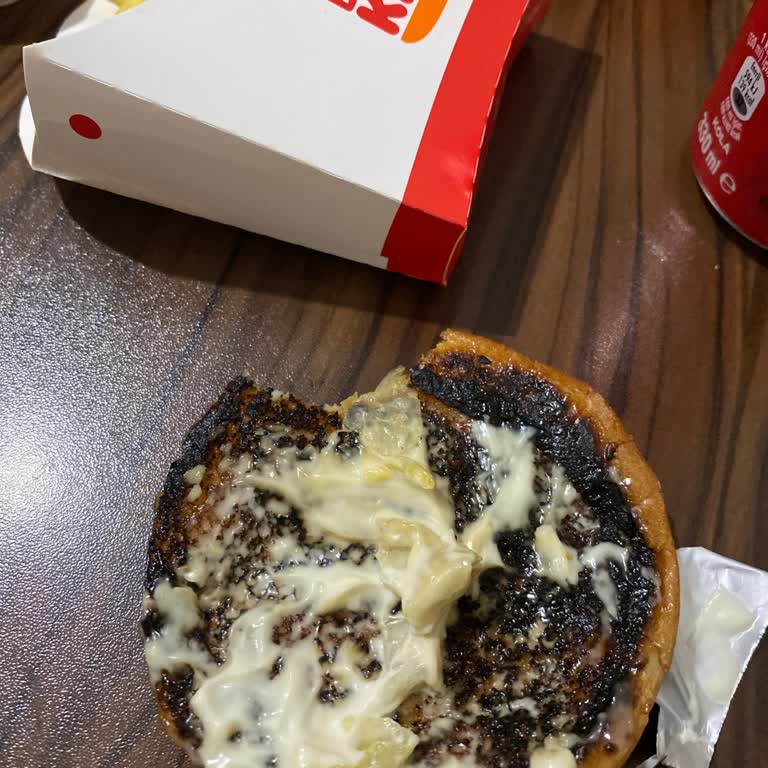 Burger King Şubesinde Yanmış Ekmeğe İade Talebi