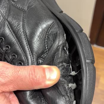 Derimod Ayakkabısının Alt Tabanı 9 Ayda Ayrıldı Ve Mağaza İnceleme Reddetti