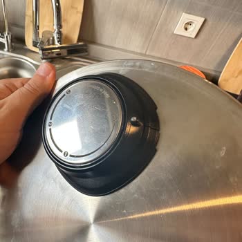 Kırılan Pişirme Valfi Ve Gallery Crystal’ın Kaba Tutumu