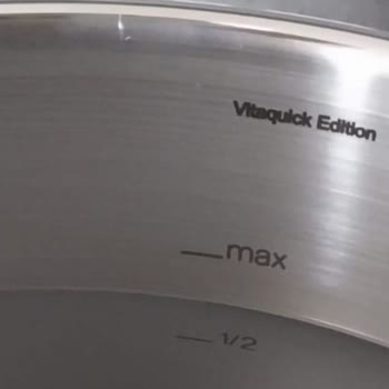 Fissler Düdüklü Tencere Çizik Ve Pas, Mağaza Değişimi Reddediyor Ve 30 Gün Bekletiyor