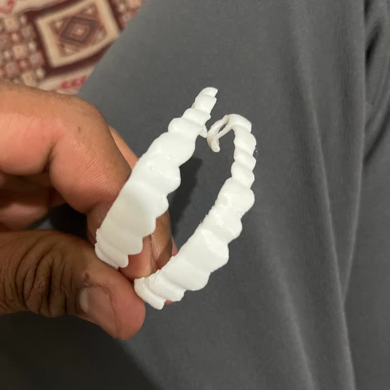 Earlast Ürün Görselleriyle Uyuşmayan Kalitesiz Takma Diş İçin Tam İade Talebi