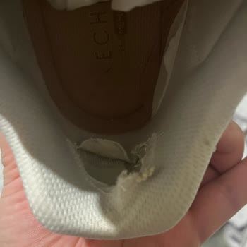 Skechers Ayakkabıda İç Topuk Yırtılması ve Üretim Hatası İddiası