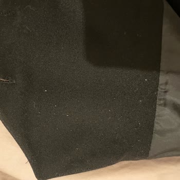 Mango Mağazasındaki Pantolon Ve Yelekte Hızlı Tiftiklenme Şikayeti