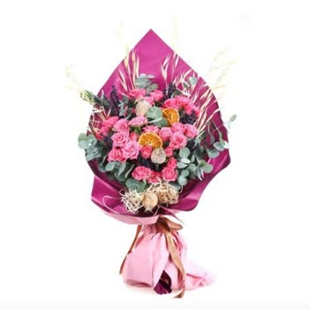 Taze Çiçek'ten Gelen Buket Görseliyle Uyuşmuyor Ve Kalitesiz