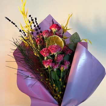 Taze Çiçek'ten Gelen Buket Görseliyle Uyuşmuyor Ve Kalitesiz