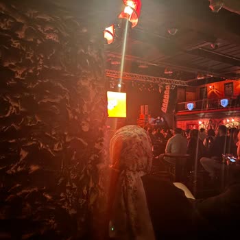 Sahne Önü Bilet Ücreti Ödedik Kolon Arkasında Oturduk