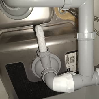 Sifon Sistemi Eviye İle Uyumlu Değil Ve Su Sızdırıyor, Mutfağım Hasar Görüyor