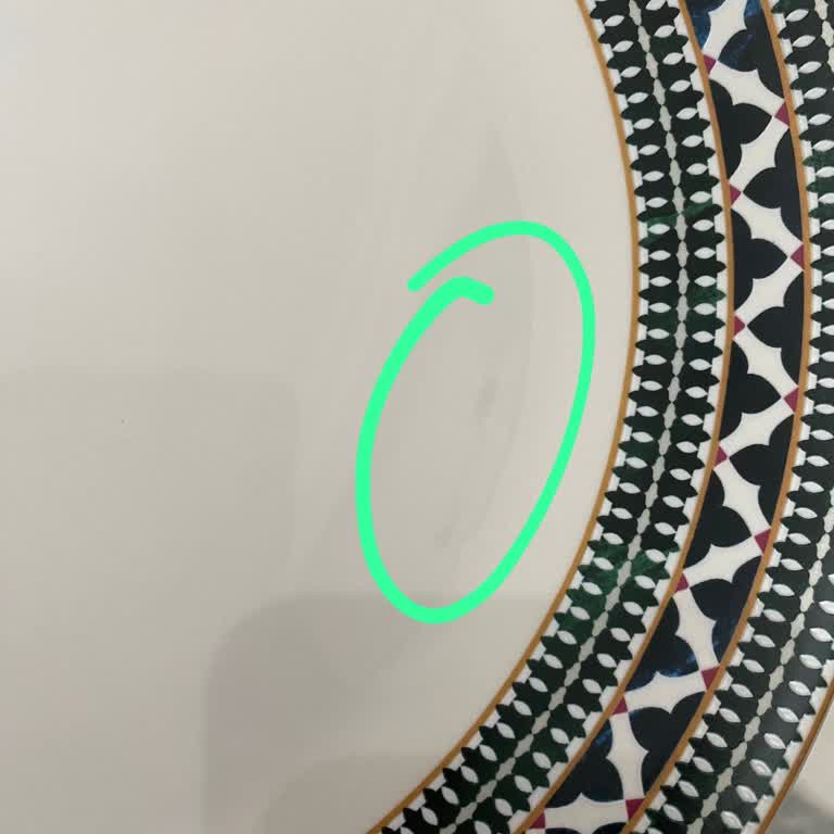 Defolu Yemek Takımının Değişimi Ve Mağaza Personelinin Kaba Tutumu İçin Şikayet