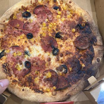 Domino’s Şubesinden Yanmış Pizzalar İçin Ücret İadesi Talebi