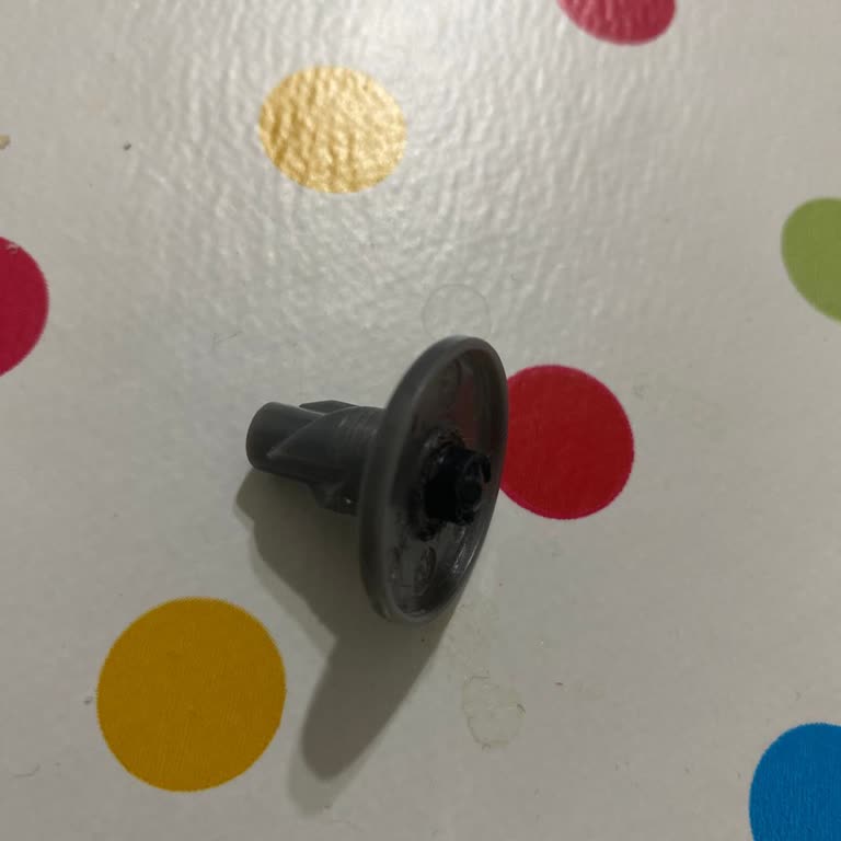 Philips 9000 Süpürge Başlığındaki Kırılan Fırça Aparatı Ücretsiz Değişim Talebi