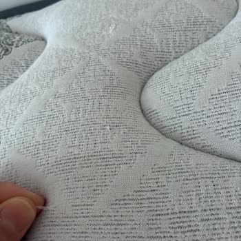 Mondi Maltepe Mağazasındaki Yatakta İp Sökükleri Ve Leke Nedeniyle Garanti Reddi