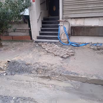 İstanbul Büyükşehir Belediyesi İSKİ Kazı Sonrası Kaldırım Ve Yol Onarımı Yapılmadı