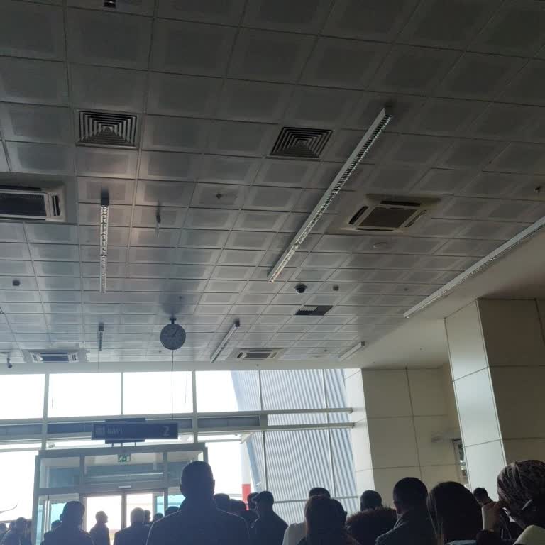 Pegasus Gecikmeli Uçuş Ve Kapı Açılmaması Sebebiyle Mağdur Oldum