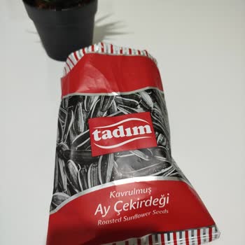 Tadım Çekirdek Yerken Paketin İçinden Oda Kapısı Anahtarı Çıktı