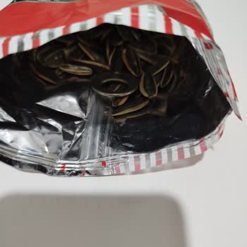 Tadım Çekirdek Yerken Paketin İçinden Oda Kapısı Anahtarı Çıktı