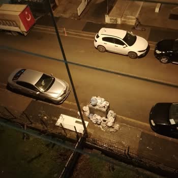 Etimesgut İstasyon Mahallesinde Tek Çöp Konteyneri Yetersizliği Çöp Seline Neden Oluyor