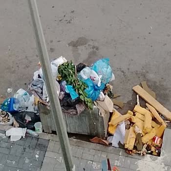 Etimesgut İstasyon Mahallesinde Tek Çöp Konteyneri Yetersizliği Çöp Seline Neden Oluyor