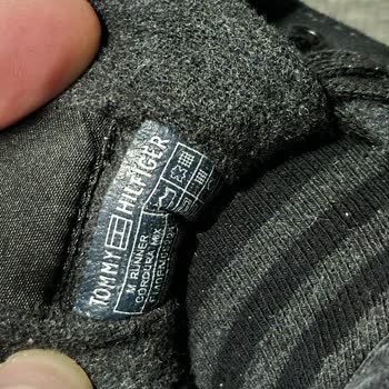 Tommy Hilfiger Su Geçirmez Bot İlk Yağmurda İçini Sızdırıyor