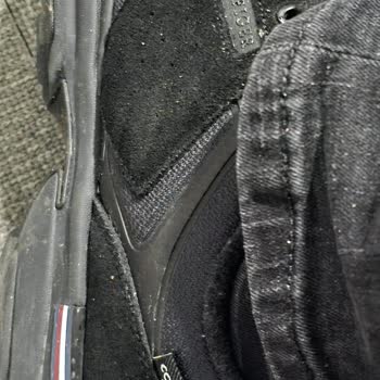 Tommy Hilfiger Su Geçirmez Bot İlk Yağmurda İçini Sızdırıyor