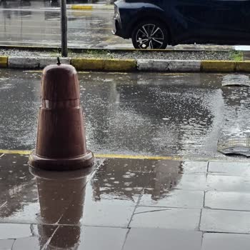 Tommy Hilfiger Su Geçirmez Bot İlk Yağmurda İçini Sızdırıyor