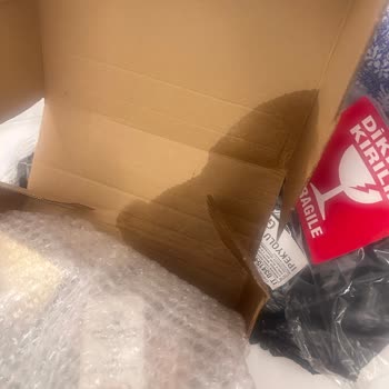 Kırık Parfüm Teslim Edildi, Şirketten Hiç Geri Dönüş Yok