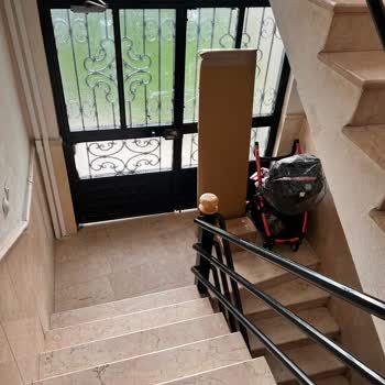 Evdemo Home Design Ekibi Gardırobun Parçasını Çıkarmayı Reddetti Ve Tamamlanmamış Hizmet