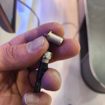 İki Aylık Televizyonun Kablo Girişi Kırıldı, Değişim Talebi